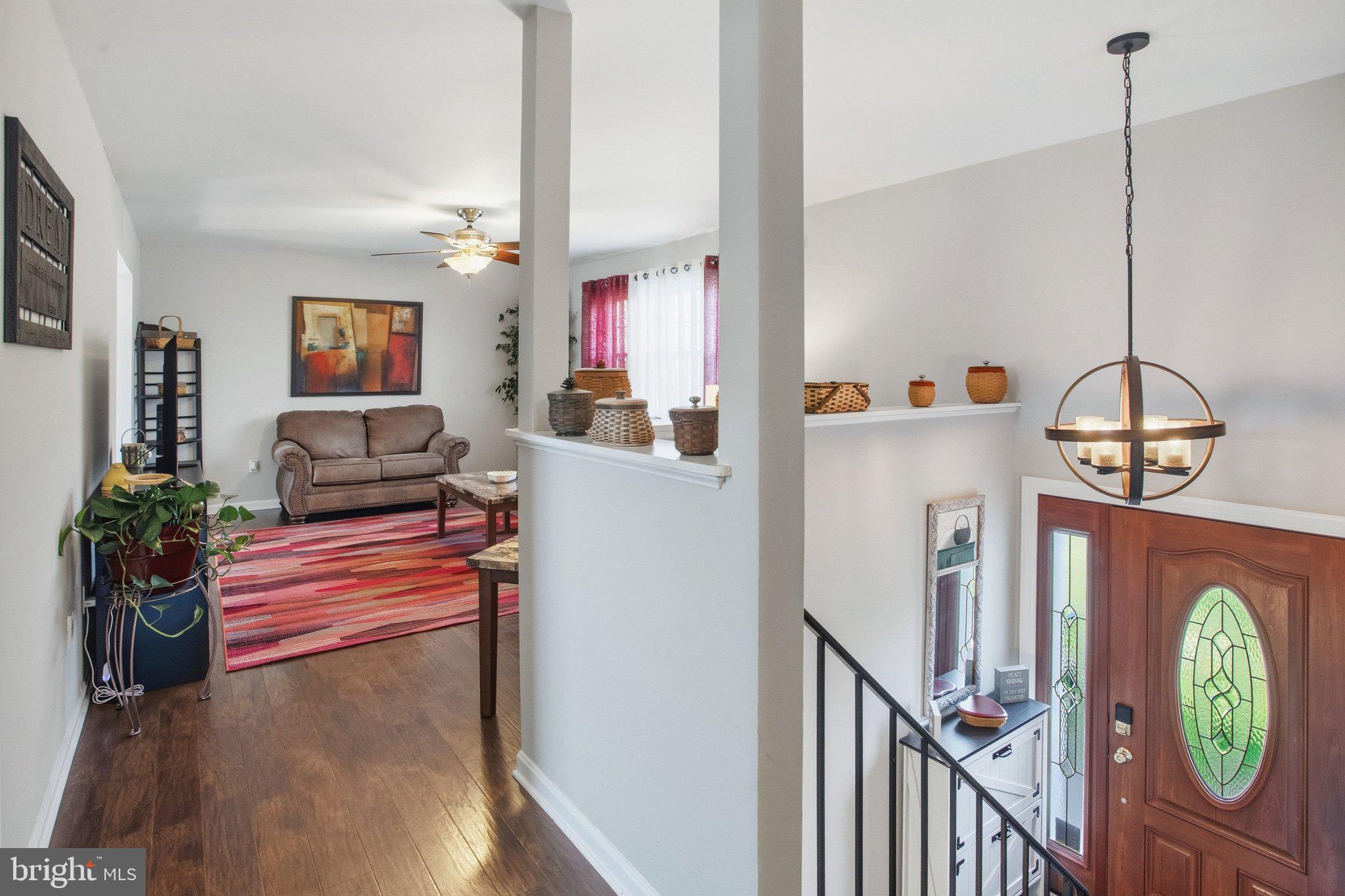 331 Joshua Road Stafford, VA 22556 - Photo 5 of 38 Inviting entryway with warm accents.