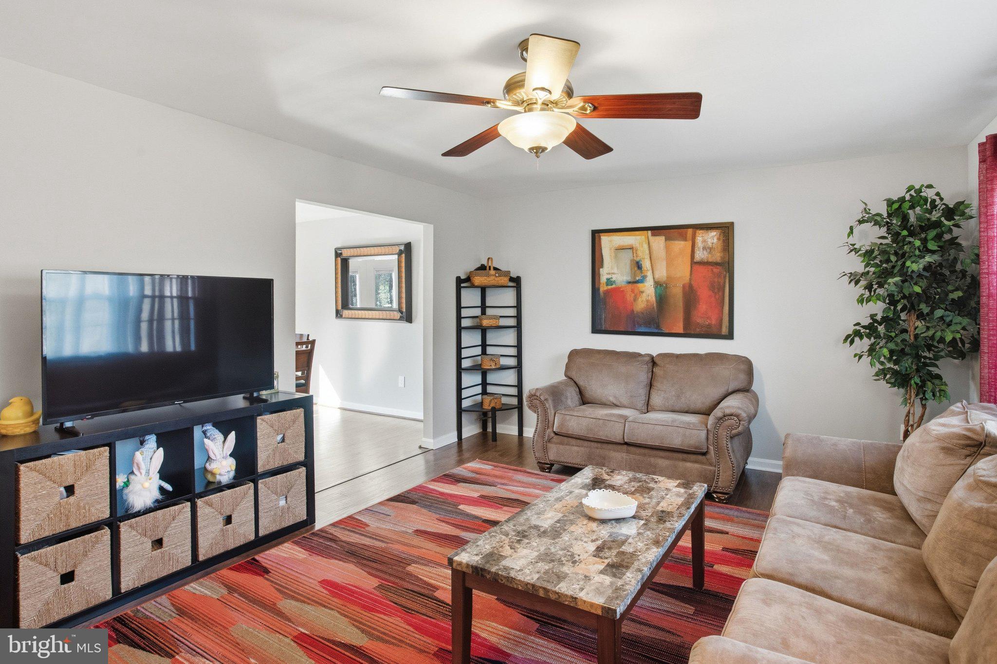 331 Joshua Road Stafford, VA 22556 - Photo 7 of 38 Inviting living space with vibrant decor.