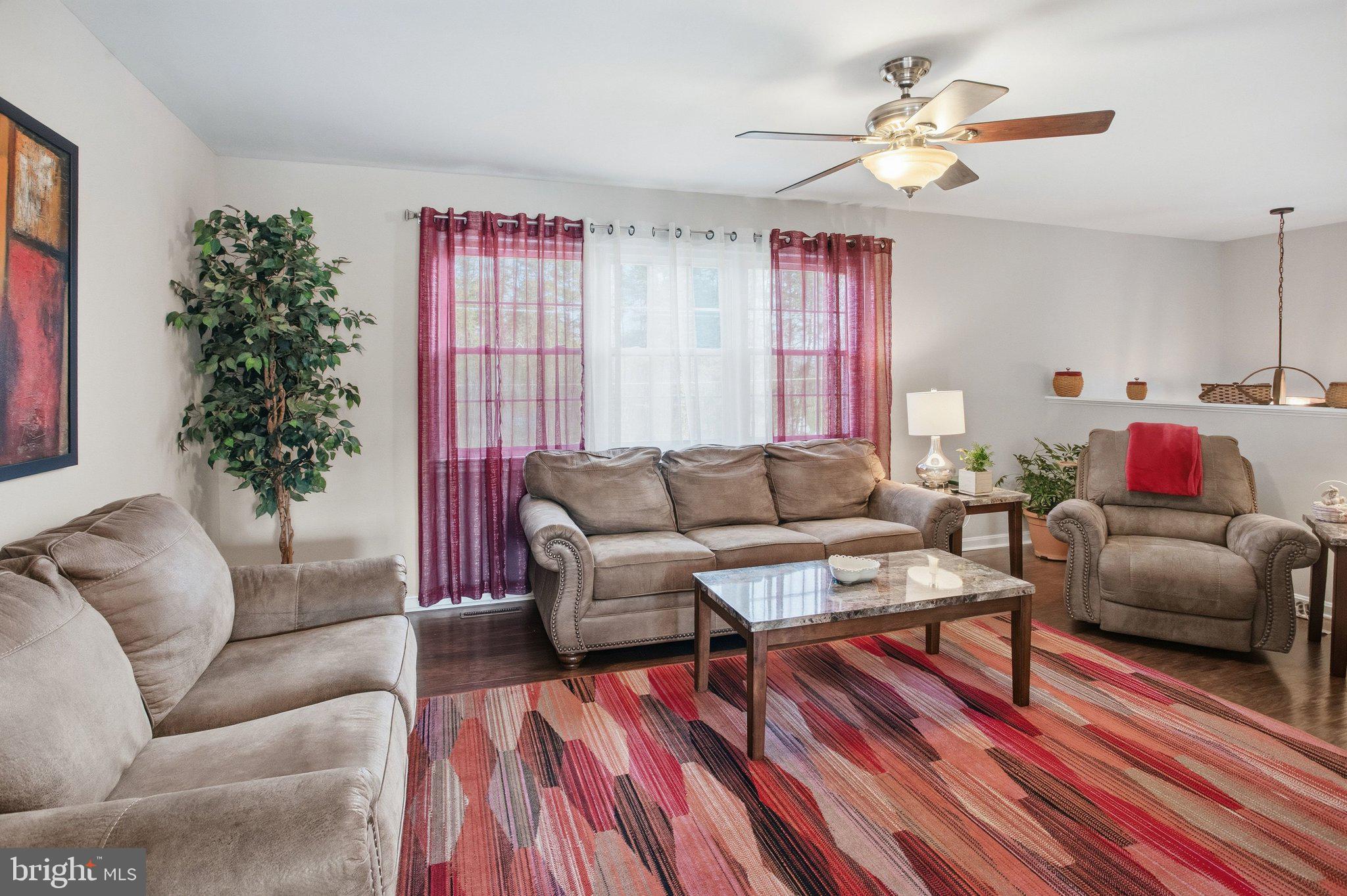 331 Joshua Road Stafford, VA 22556 - Photo 8 of 38 Cozy living space with vibrant accents.