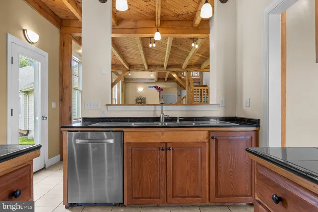 a view of entryway and hall