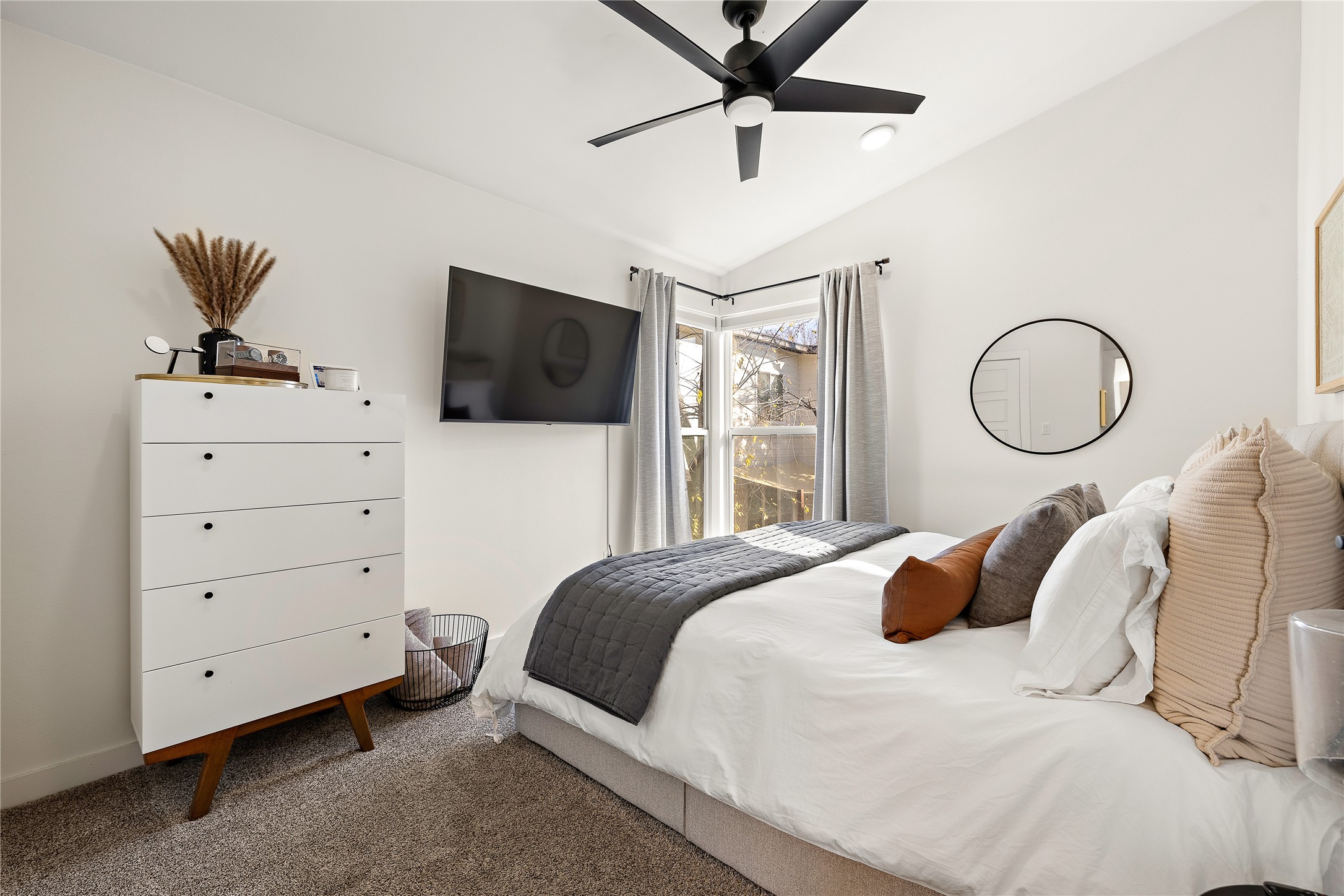 1402 Singleton Avenue, Unit B Austin, TX 78702 - Photo 13 of 25 Primary bedroom