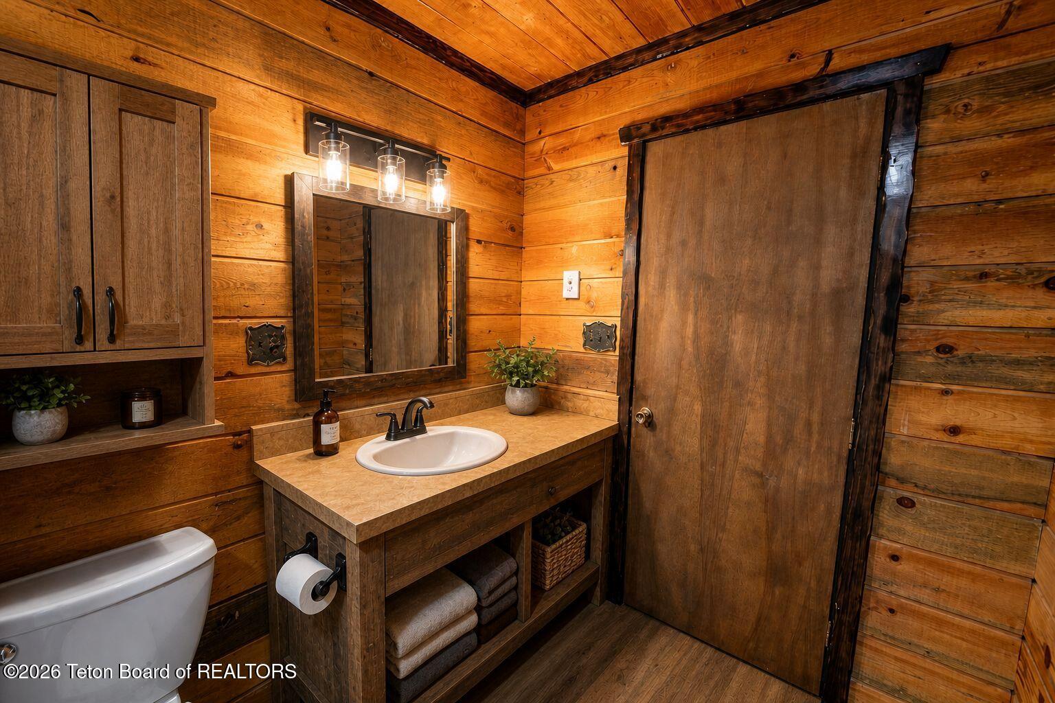 20 Elk Run Road Pinedale, WY 82941 - Photo 16 of 37 Primary Ensuite 3/4 Bathroom