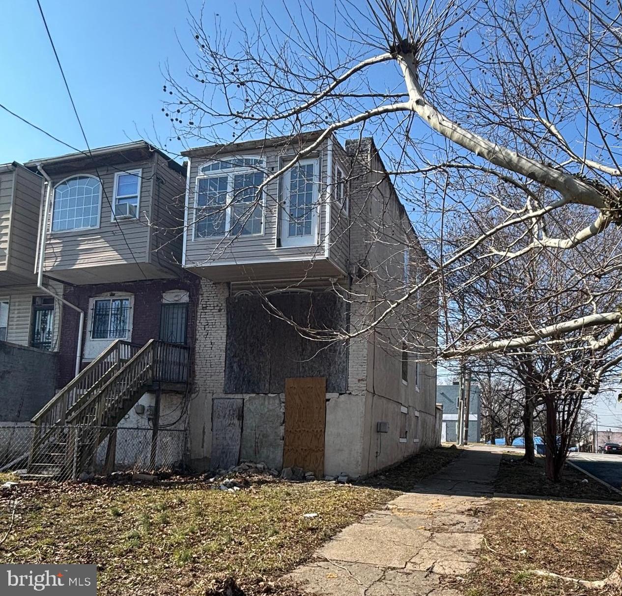 2401 Annapolis Road Baltimore, MD 21230 - Photo 4 of 14 a view of a house with a yard