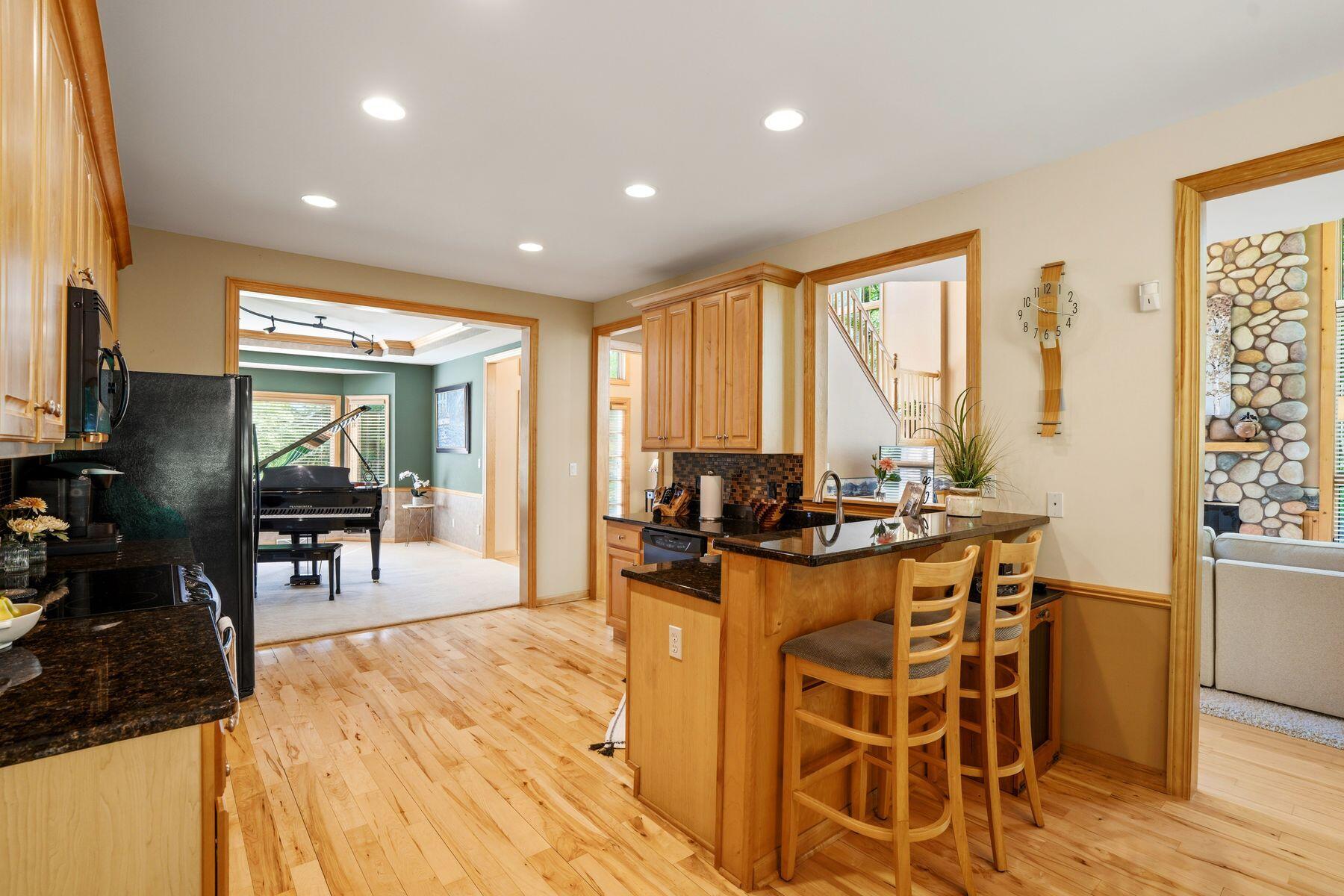 W305N2373 Maple Avenue Delafield, WI 53072 - Photo 15 of 57 Kitchen