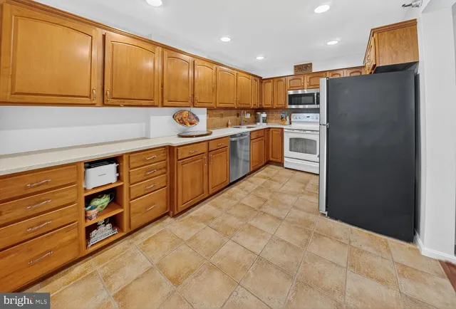 $339,500 | 7401 Westlake Terrace, Unit 1408, Bethesda, MD 20817