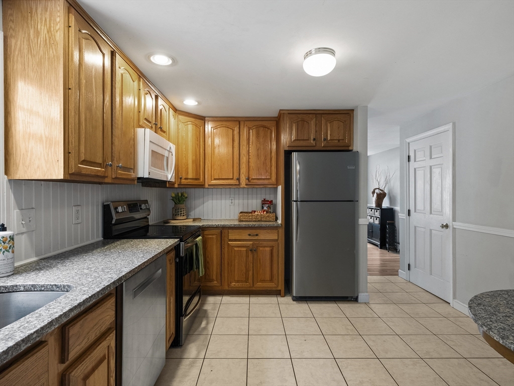 51 Red Gate Lane Reading, MA 01867 - Photo 12 of 39 Gallery Image 12