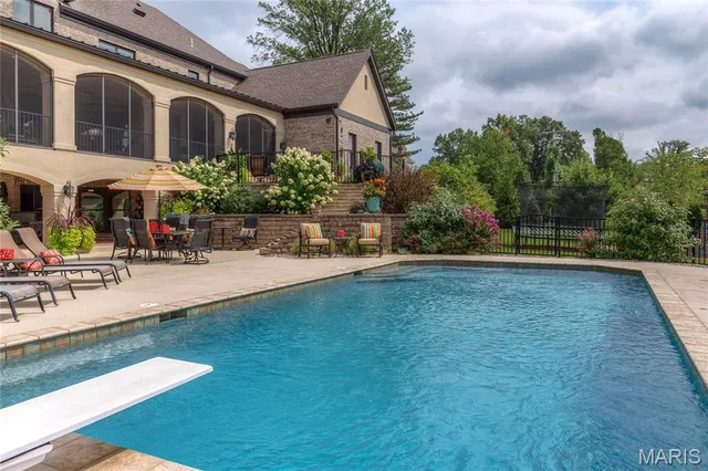 $3,595,000 | 13 Roclare Lane, Town and Country, MO 63131
