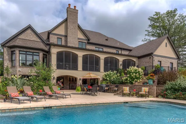 $3,595,000 | 13 Roclare Lane, Town and Country, MO 63131