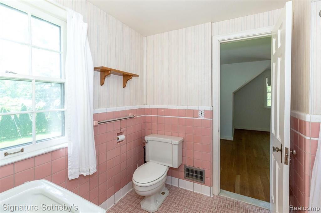 27745 Rackham Drive Lathrup Village, MI 48076 - Photo 26 of 36