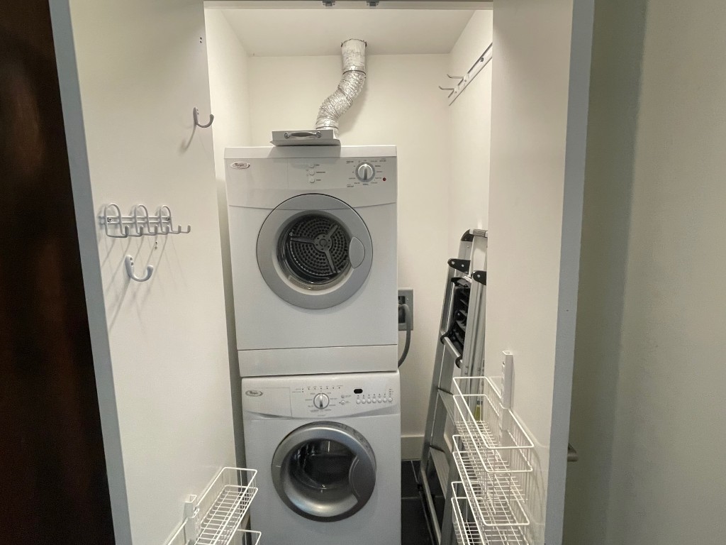 300 Bowie Street, Unit 1001 Austin, TX 78703 - Photo 13 of 18 a utility room with dryer and washer