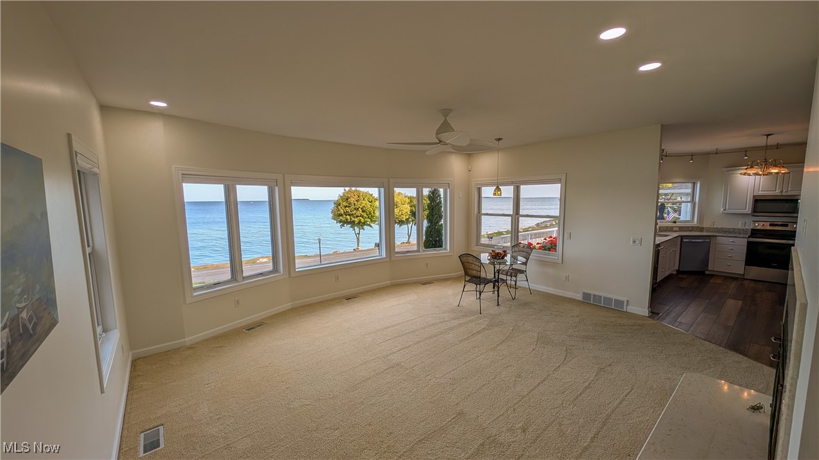 4376 East Cliff Road Port Clinton, OH 43452 - Photo 10 of 39 Gallery Image 10