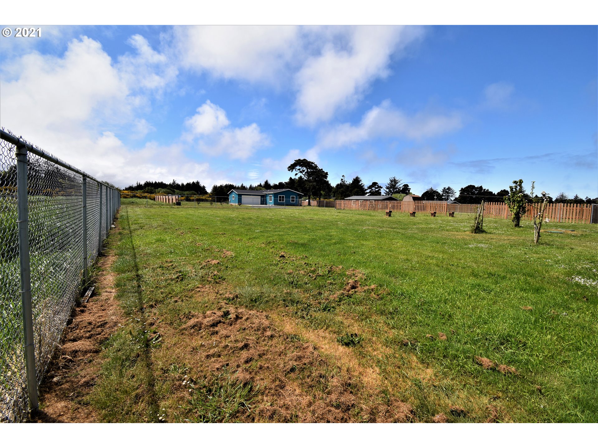 87898 Auction Barn Road Bandon, OR 97411 - Photo 9 of 18 Gallery Image 9