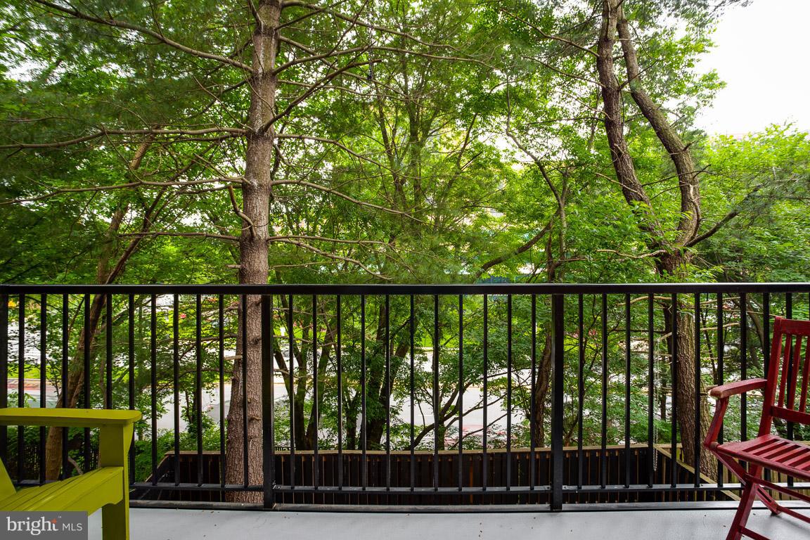 4914 29th Road South, Unit A2 Arlington, VA 22206 - Photo 11 of 30 a view of balcony with deck