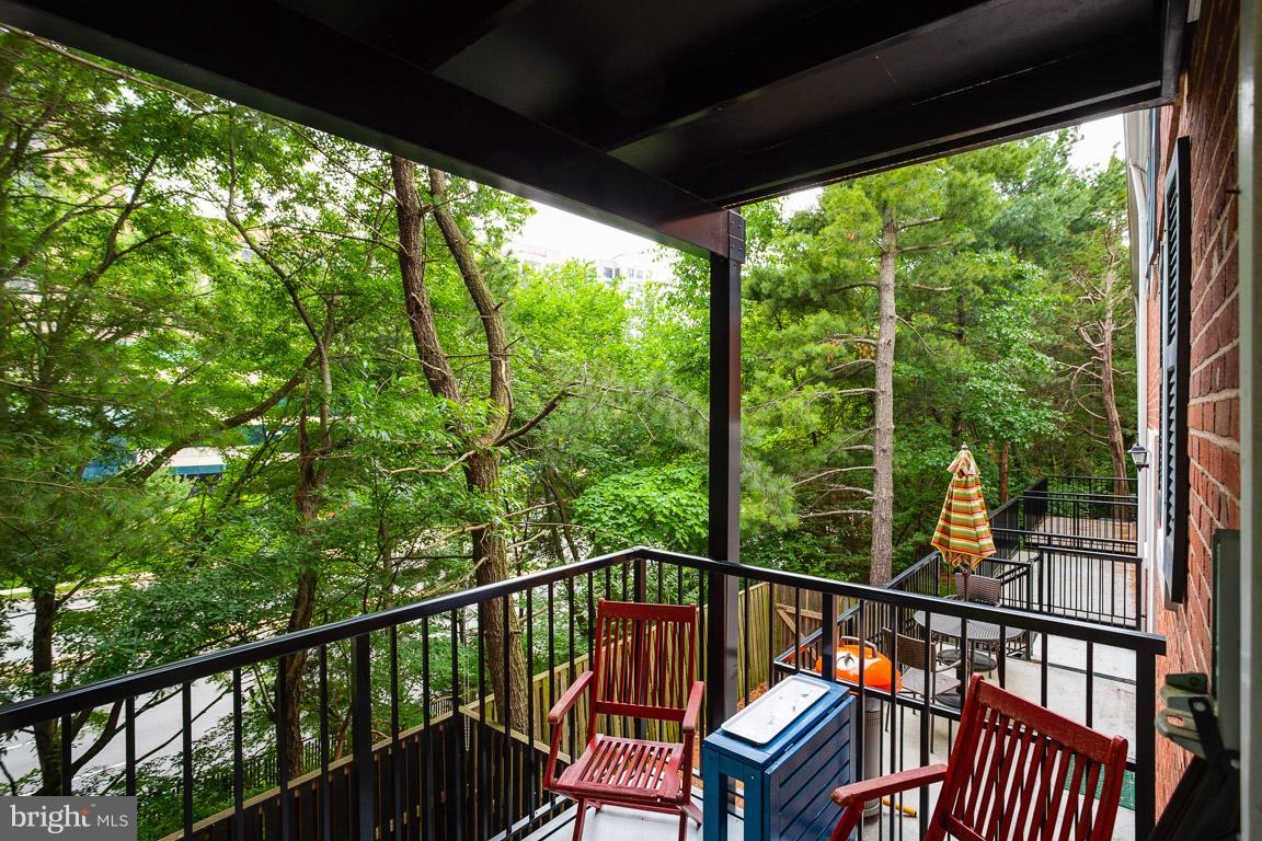 4914 29th Road South, Unit A2 Arlington, VA 22206 - Photo 12 of 30 a view of a two chair in the balcony