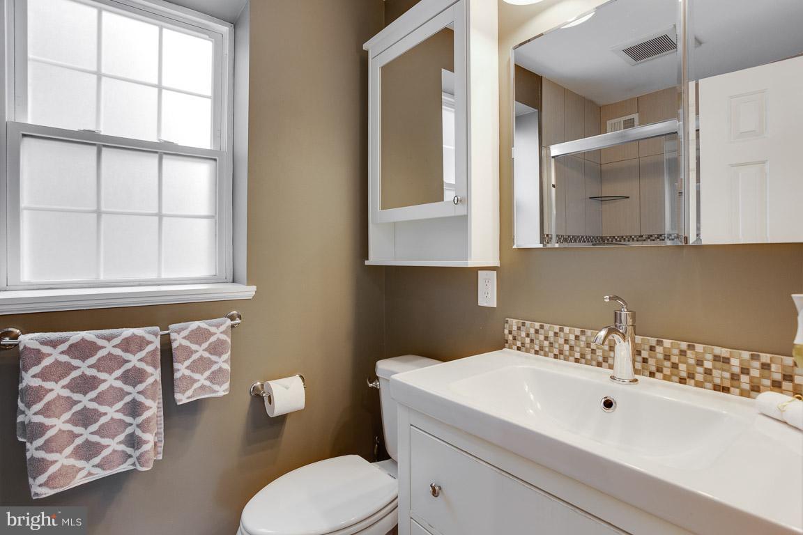 4914 29th Road South, Unit A2 Arlington, VA 22206 - Photo 15 of 30 a bathroom with a sink and a mirror