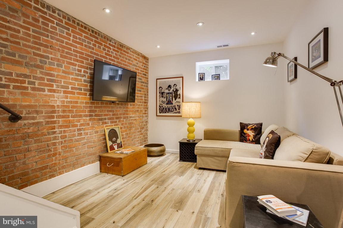 4914 29th Road South, Unit A2 Arlington, VA 22206 - Photo 19 of 30 a living room with furniture and a flat screen tv