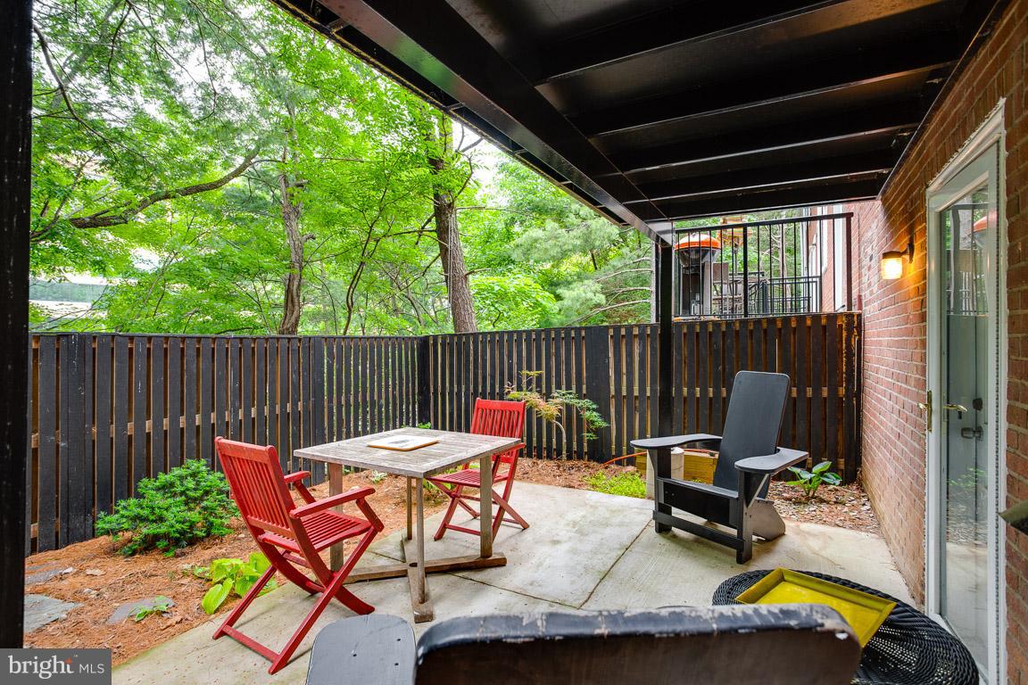 4914 29th Road South, Unit A2 Arlington, VA 22206 - Photo 25 of 30 a backyard of a house with outdoor seating