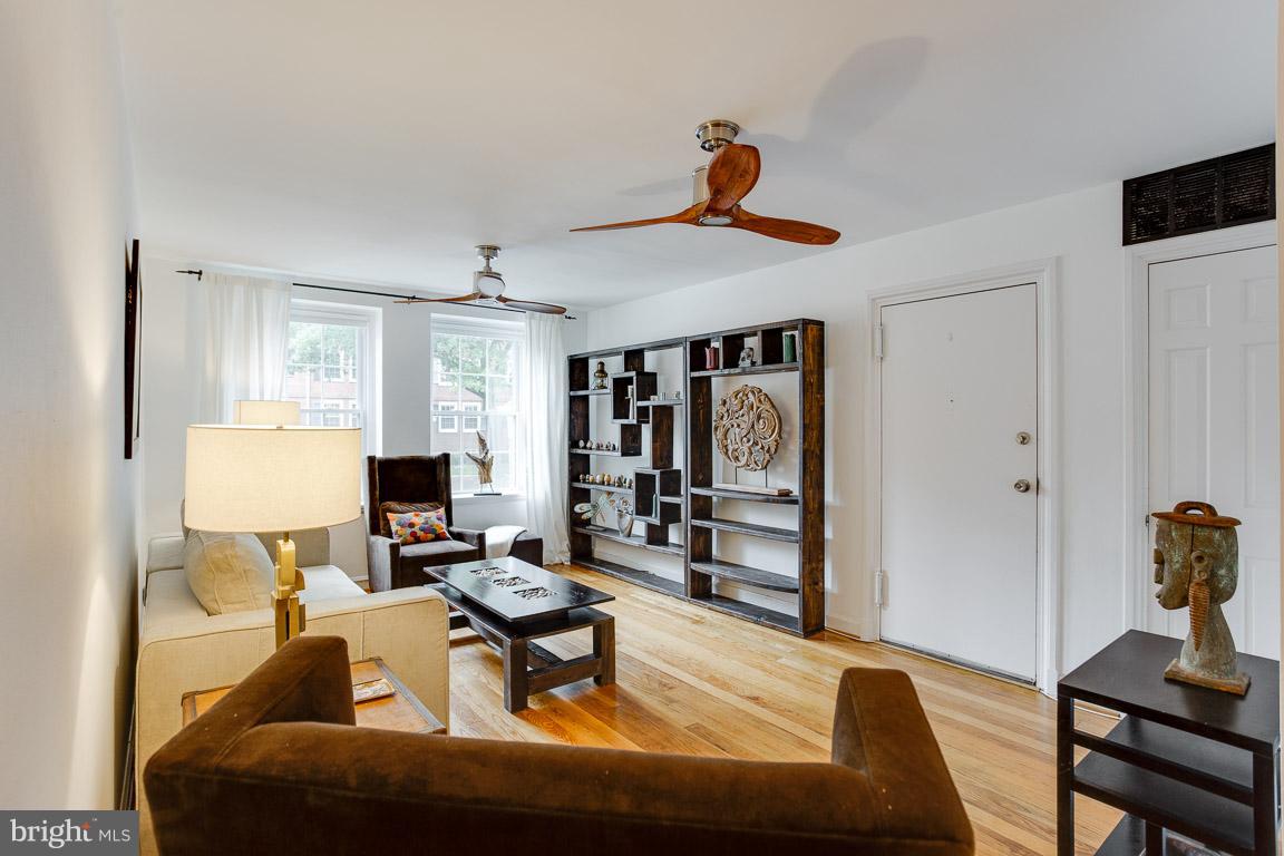 4914 29th Road South, Unit A2 Arlington, VA 22206 - Photo 9 of 30 a living room with furniture and a flat screen tv