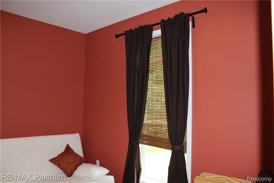 6691 Mabley Hill Road Fenton, MI 48430 - Photo 19 of 28 9 ft ceilings on first floor
