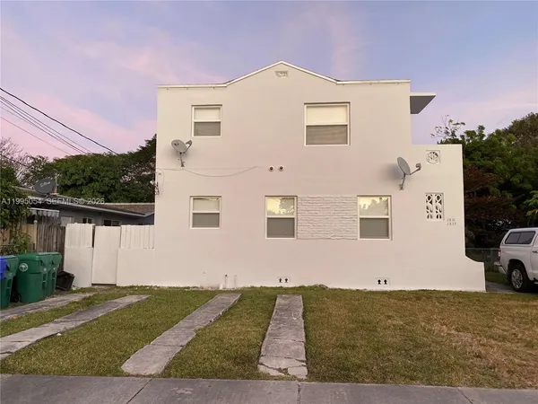$2,600 | 2833 Southwest 38th Avenue, Unit 2833, Miami, FL 33134
