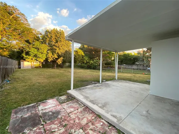 $2,600 | 2833 Southwest 38th Avenue, Unit 2833, Miami, FL 33134