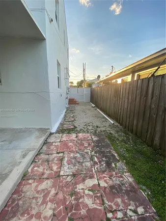 $2,600 | 2833 Southwest 38th Avenue, Unit 2833, Miami, FL 33134