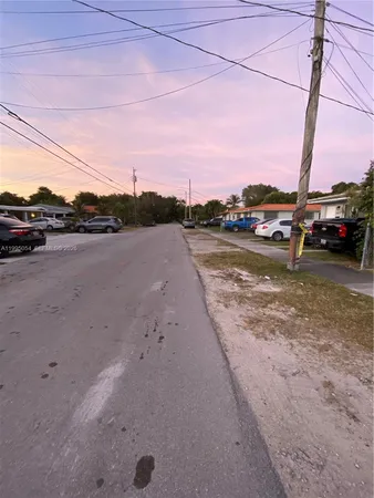$2,600 | 2833 Southwest 38th Avenue, Unit 2833, Miami, FL 33134