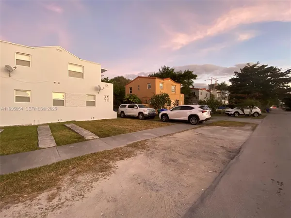 $2,600 | 2833 Southwest 38th Avenue, Unit 2833, Miami, FL 33134