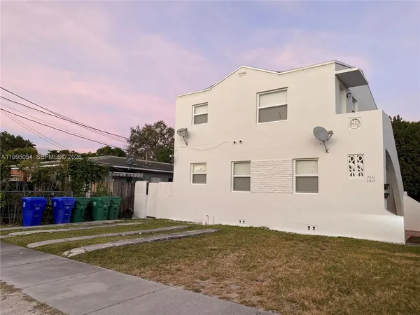 $2,600 | 2833 Southwest 38th Avenue, Unit 2833, Miami, FL 33134