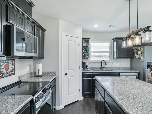 $475,000 | 1460 County Road 701, Cleburne, TX 76031