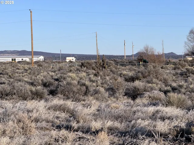 a view of a dry field