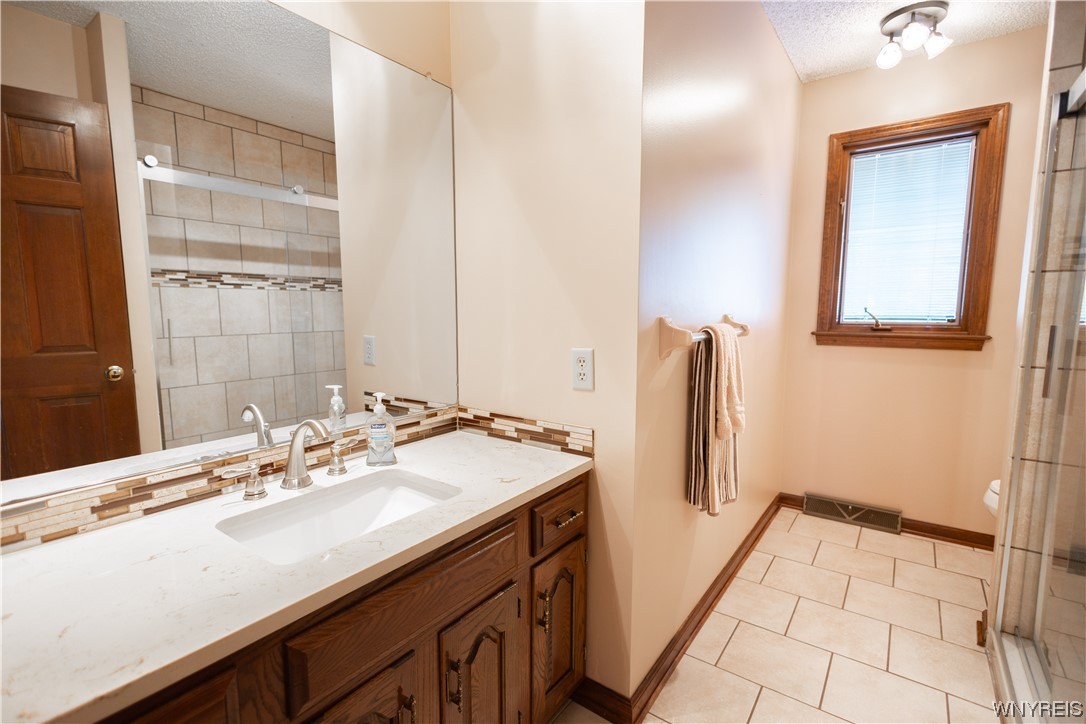 4 Buttonwood Lane Amherst, NY 14051 - Photo 18 of 21 Bathroom-Second floor