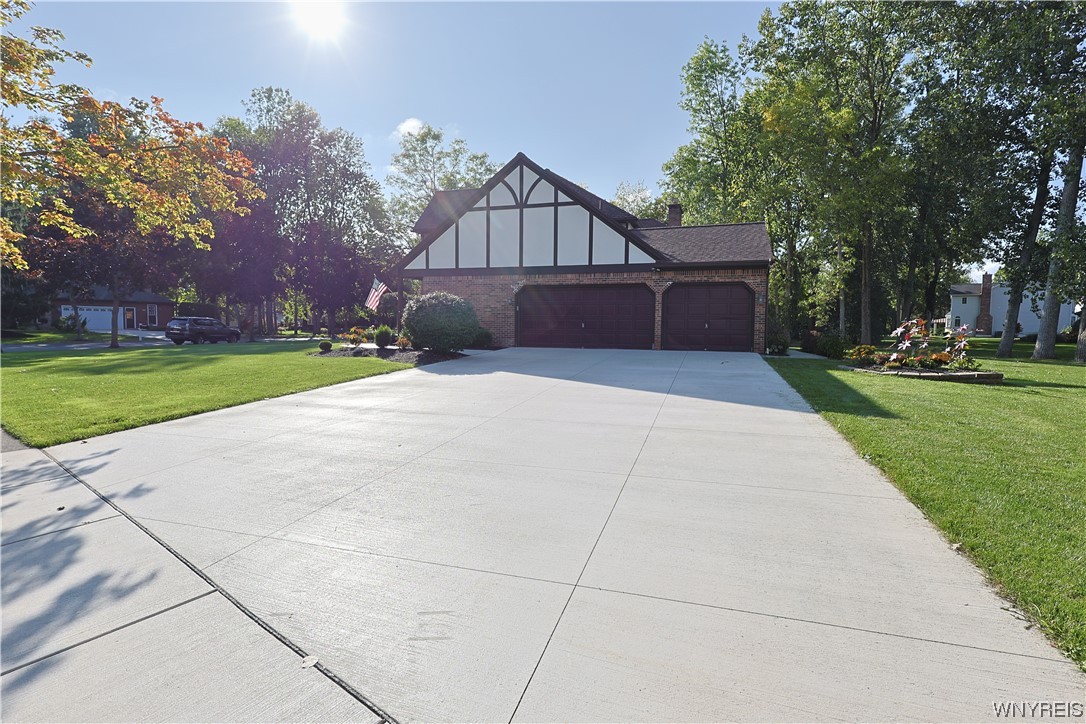 4 Buttonwood Lane Amherst, NY 14051 - Photo 2 of 21 Garage