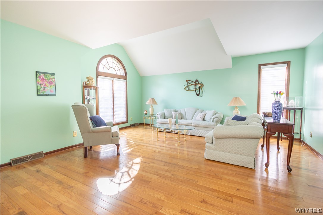 4 Buttonwood Lane Amherst, NY 14051 - Photo 3 of 21 Living Room