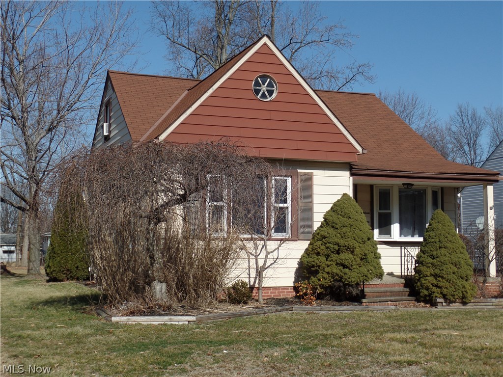 1818 Keystone Road Cleveland, OH 44134 - Photo 2 of 35 Well maintained 3 bed/1.5 bath Cape Cod
