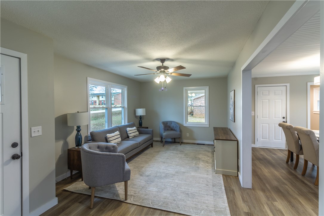 319 East Hampton Avenue Honea Path, SC 29654 - Photo 5 of 35