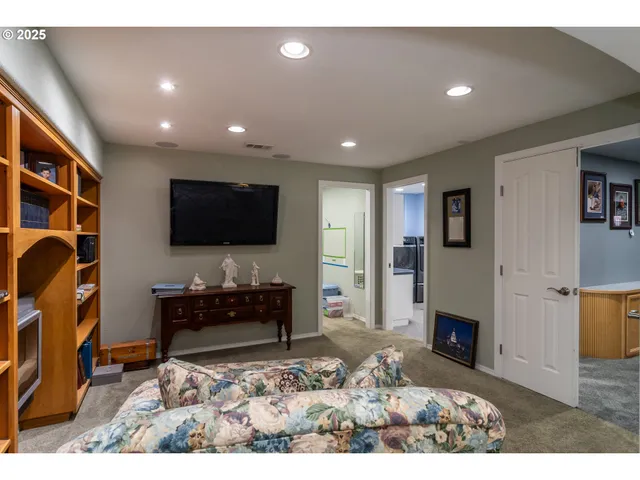 $749,000 | 1821 Northwest Sellwood Street, Roseburg, OR 97471