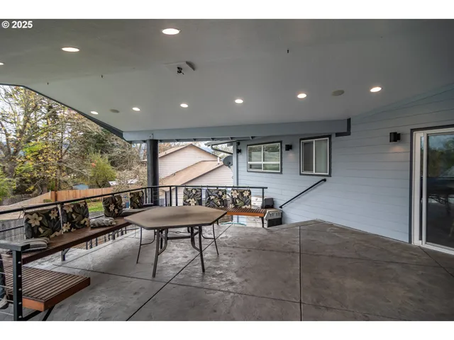 $749,000 | 1821 Northwest Sellwood Street, Roseburg, OR 97471