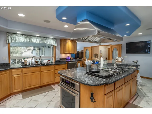 $749,000 | 1821 Northwest Sellwood Street, Roseburg, OR 97471