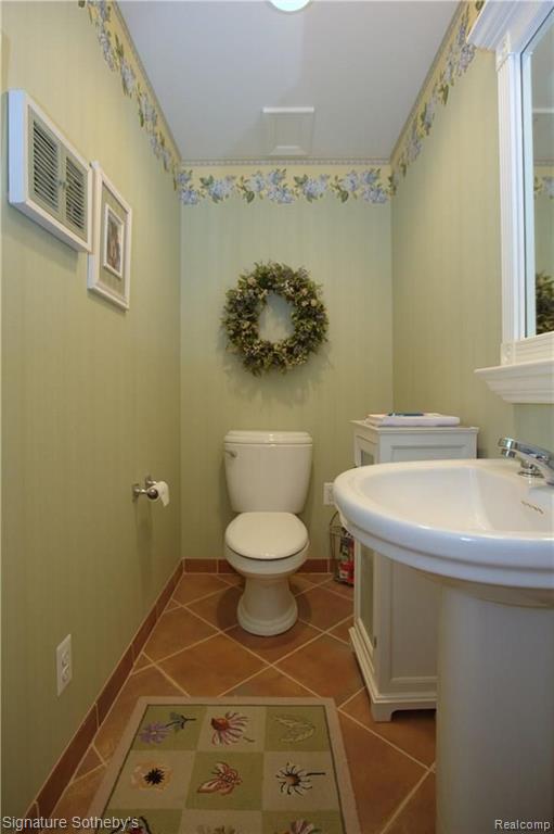 1616 Springview Court Rochester, MI 48307 - Photo 45 of 51 Gallery Image 45