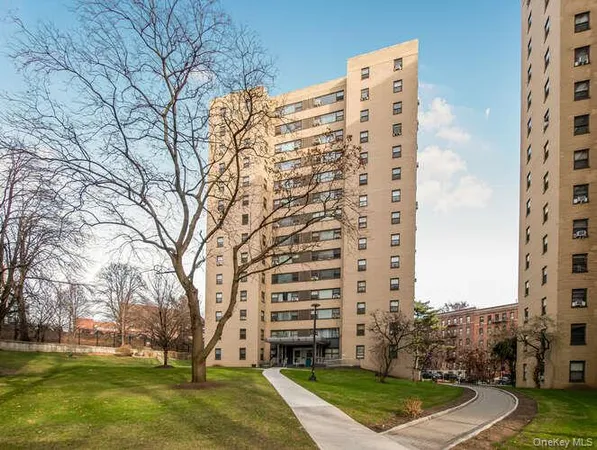 $220,000 | 6 Fordham Hill Ovl, Unit 15F | University Heights