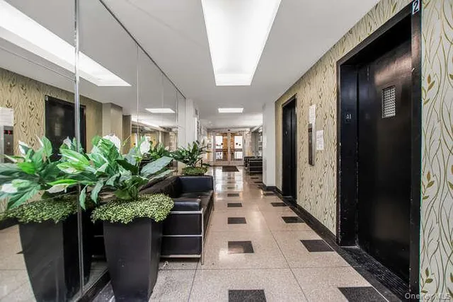 $230,000 | 6 Fordham Hill Ovl, Unit 15F | University Heights