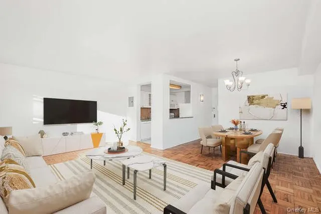 $230,000 | 6 Fordham Hill Ovl, Unit 15F | University Heights