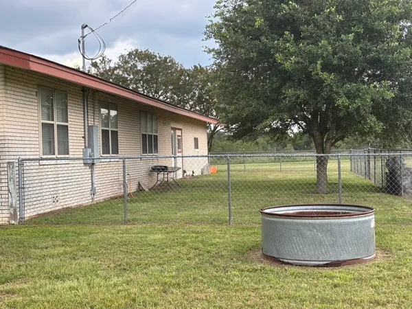 $1,400 | 3987 Highway 304, Rosanky, TX 78953