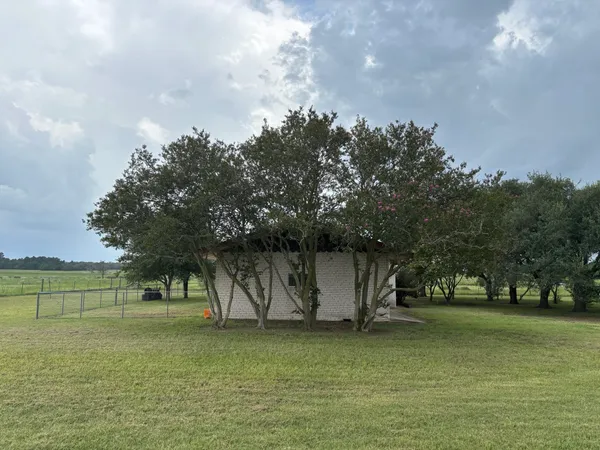 $1,400 | 3987 Highway 304, Rosanky, TX 78953