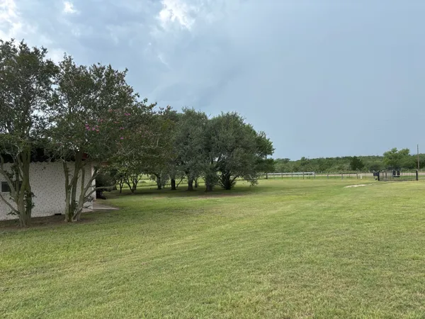 $1,400 | 3987 Highway 304, Rosanky, TX 78953