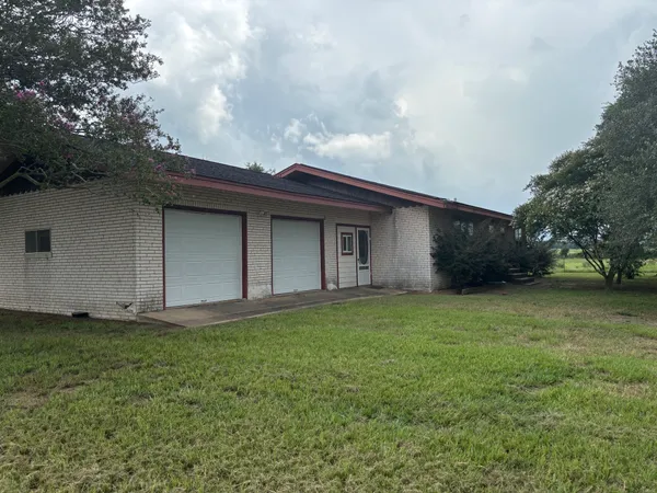 $1,400 | 3987 Highway 304, Rosanky, TX 78953