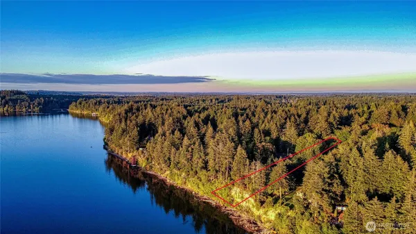 a view of walk in closet