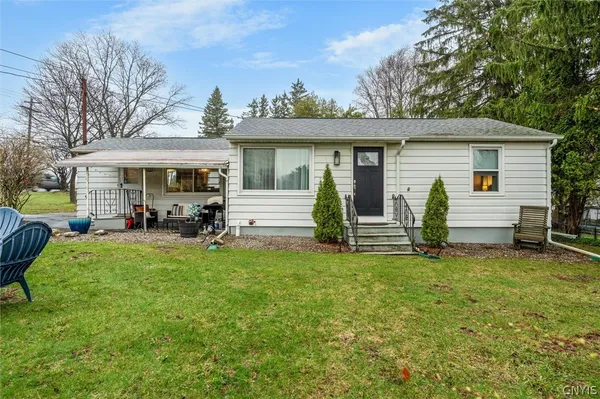 $299,900 | 110 Trent Lane, Camillus, NY 13031