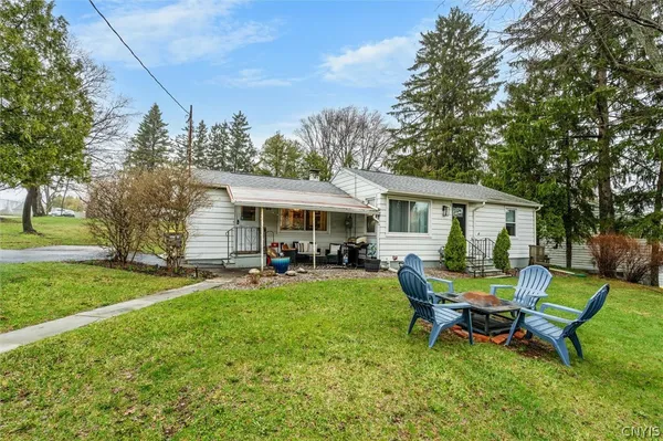 $299,900 | 110 Trent Lane, Camillus, NY 13031
